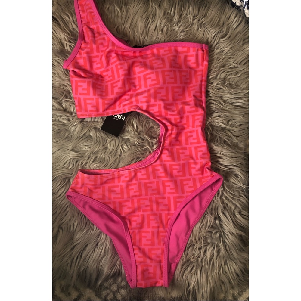 Women’s swimwear